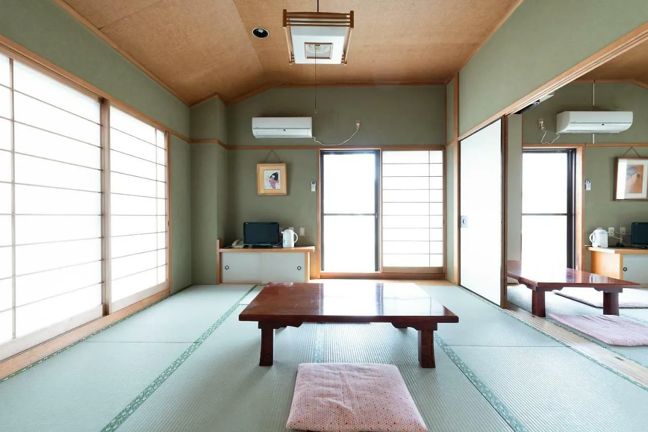 **  Sakura Ryokan Asakusa Iriya Tokio Japón